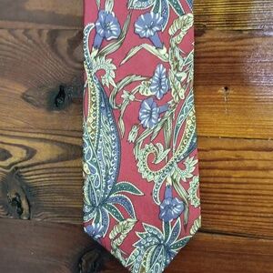Van Heusen 417 100% silk tie